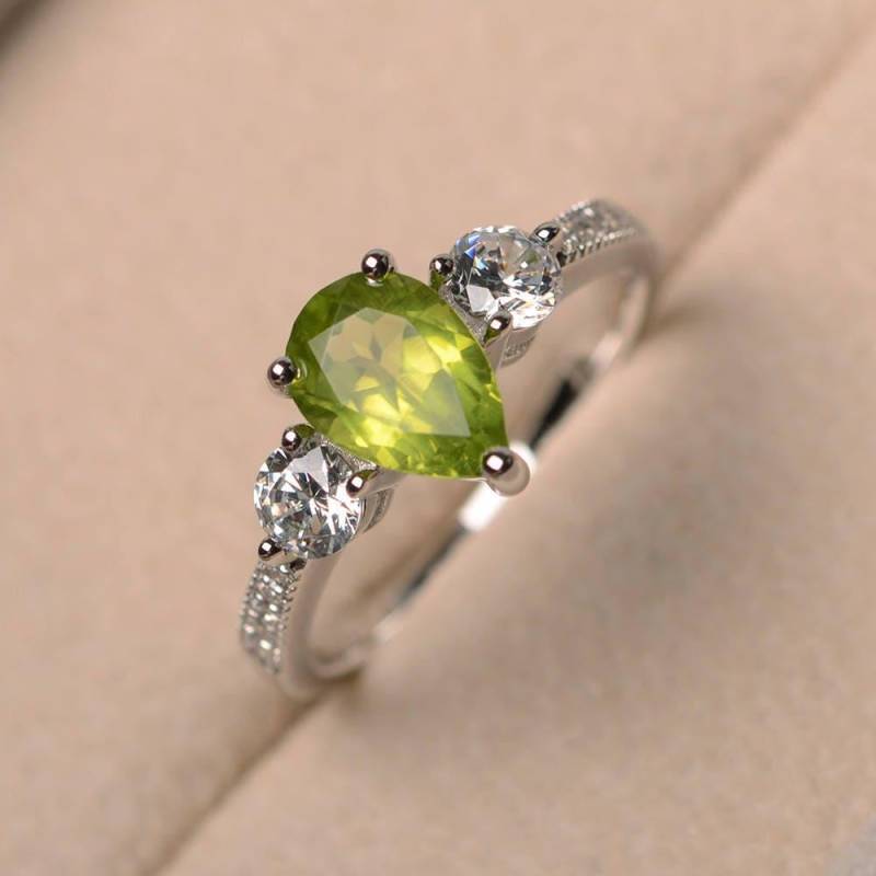 Natürlicher Grüner Peridot Ring, Geburtstagsring, Edelstein Sterling Silber August Geburtsstein Ring Natürlicher Grüner Peridot Ring, Geburtstagsring, Edelstein Sterling Silber August Geburtsstein Ring von LuoJewelry