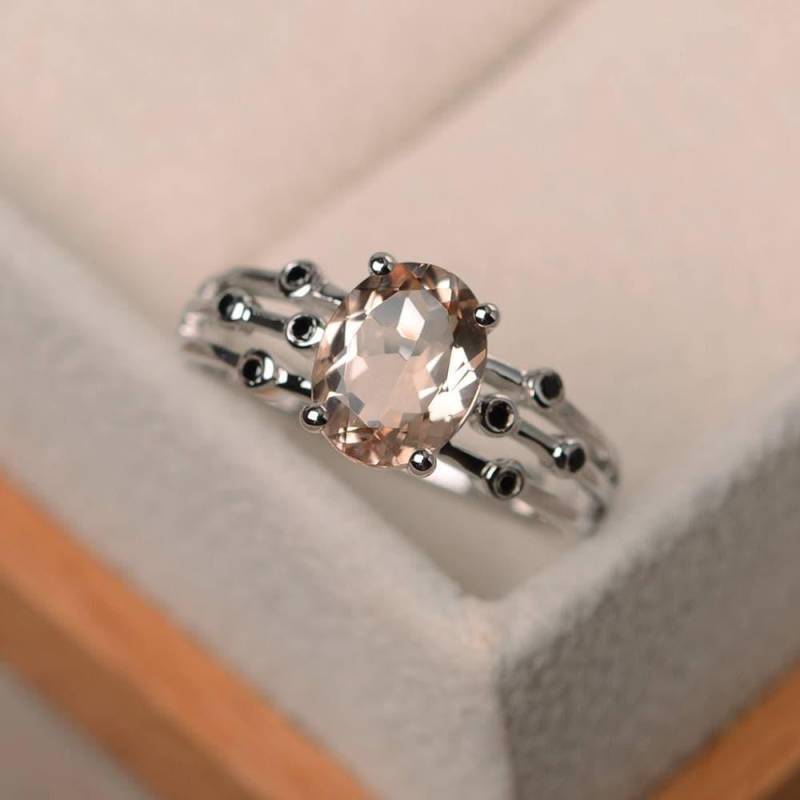 Natürlicher Morganit Ring, Verlobungsring, Oval Geschliffener Rosa Edelstein, Schwarzer Spinell, Sterling Silber Ring von LuoJewelry
