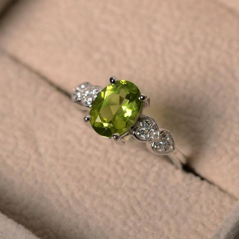 Natürlicher Peridot, Silber, Ovalschliff, August Geburtsstein, Krappenfassung von LuoJewelry