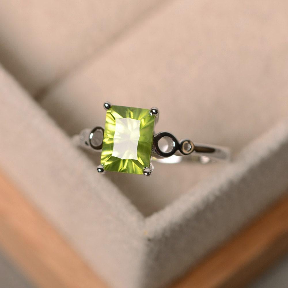 Natürlicher Peridot Ring, August Geburtsstein Unendlich Verlobungsring, Edelstein Ring von LuoJewelry
