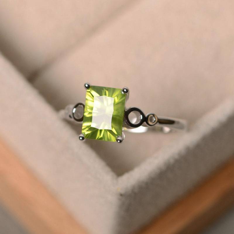 Natürlicher Peridot Ring, August Geburtsstein Unendlich Verlobungsring, Edelstein Ring von LuoJewelry