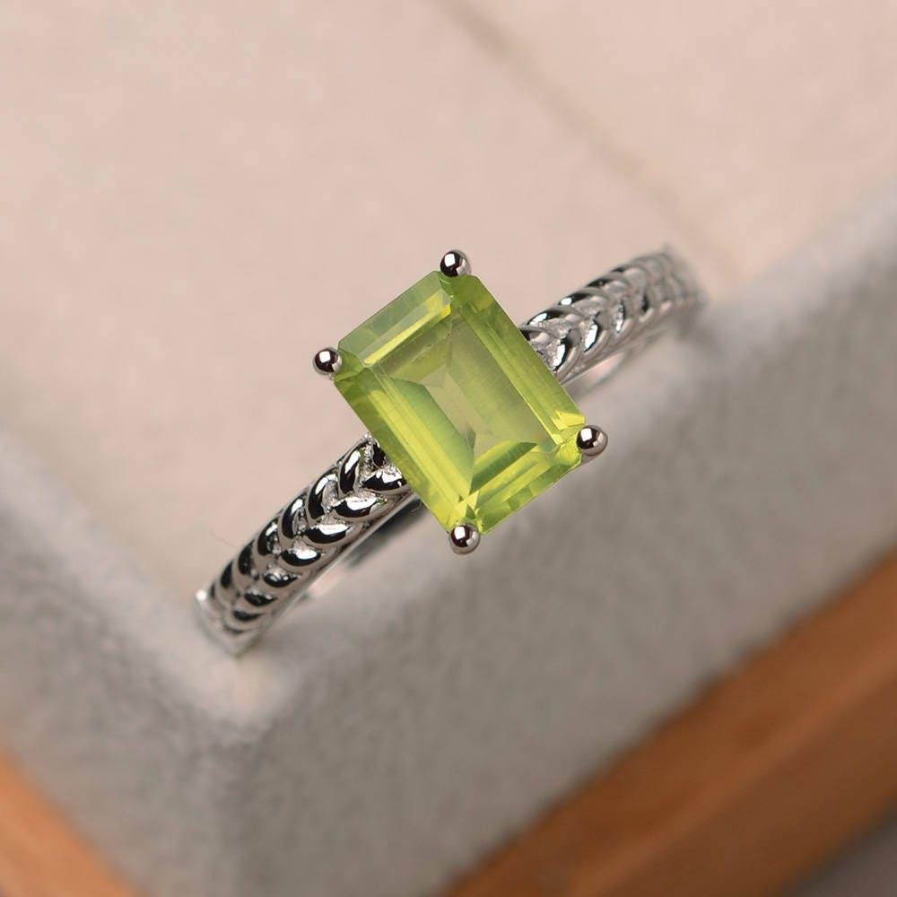 Natürlicher Peridot Ring, Ehering, Grüner Edelstein Im Smaragdschliff, August Geburtsstein, Sterlingsilberring von LuoJewelry