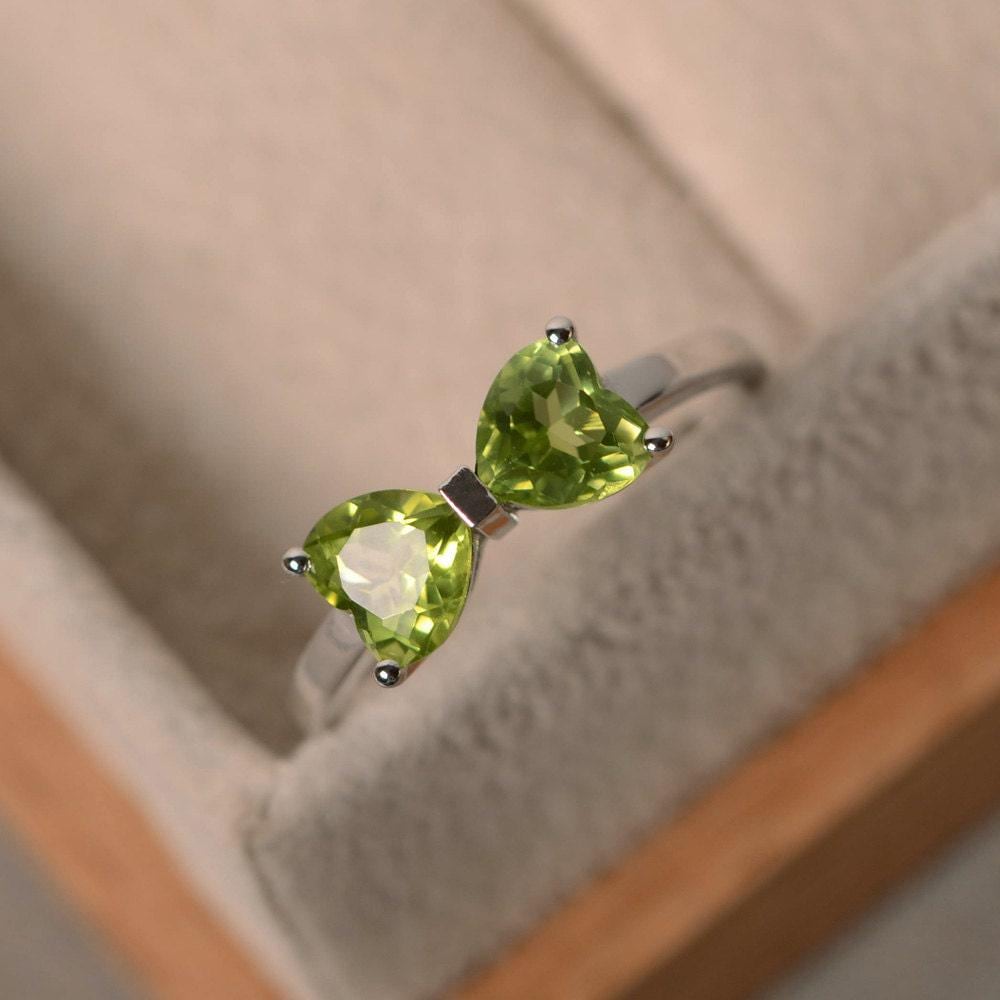 Natürlicher Peridot Ring, Herz Peridot, Doppelstein Versprechensring von LuoJewelry