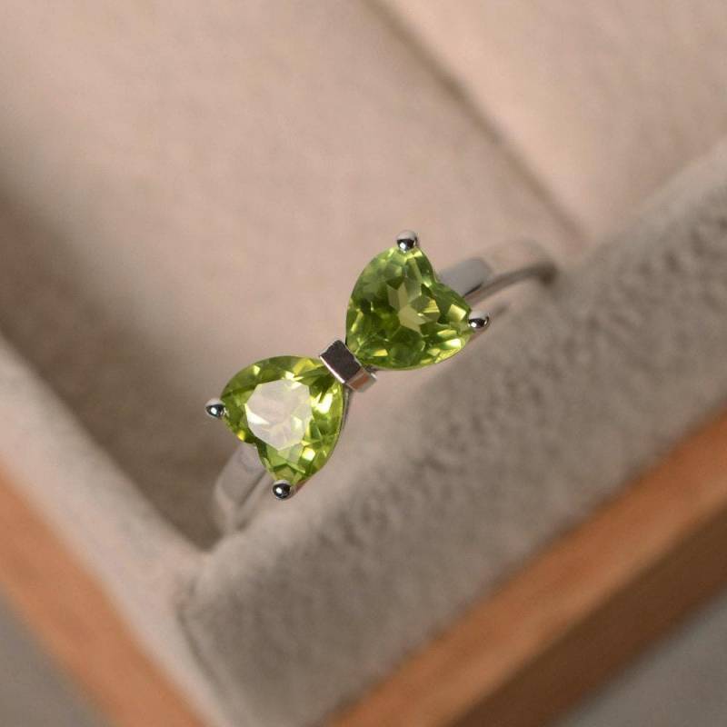 Natürlicher Peridot Ring, Herz Peridot, Doppelstein Versprechensring Natürlicher Peridot Ring, Herz Peridot, Doppelstein Versprechensring von LuoJewelry