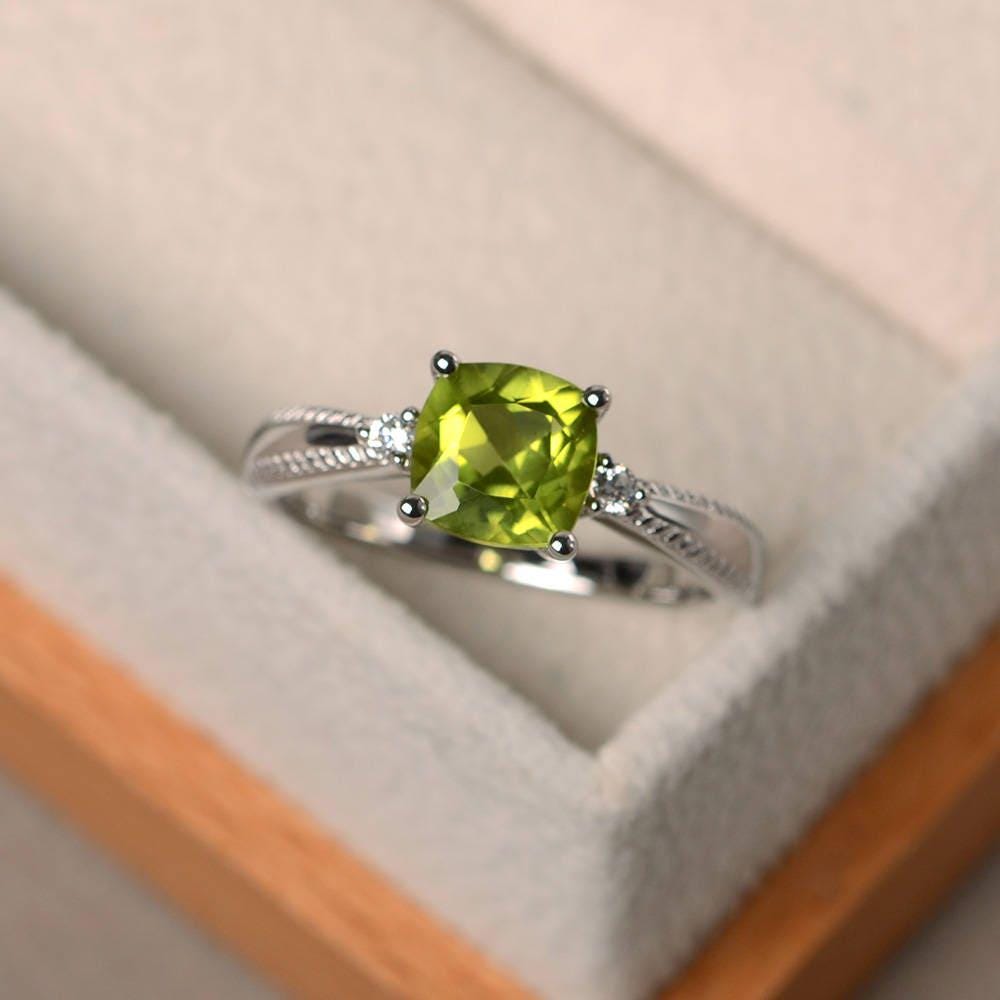 Natürlicher Peridot Ring, Sterling Silber, Kissenschliff, Verlobungsring Für Frauen, August Geburtssteinring von LuoJewelry