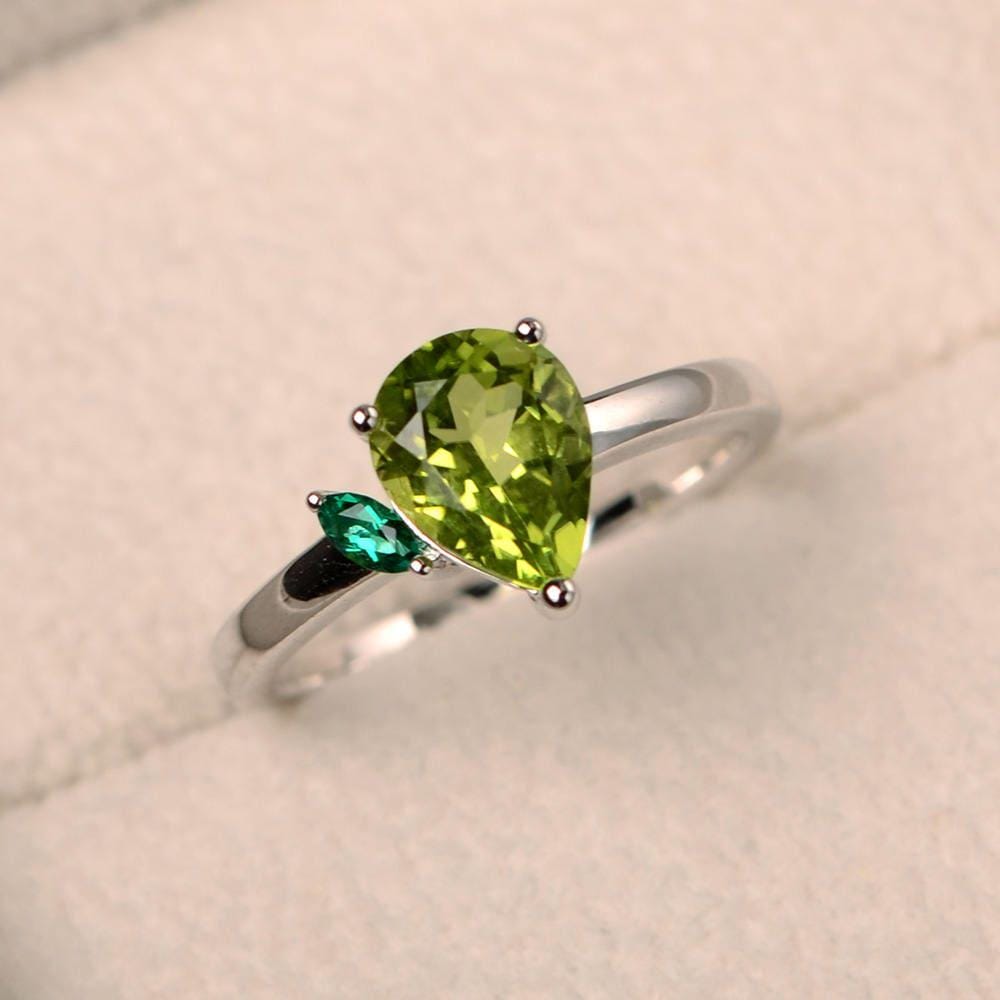 Natürlicher Peridot Ring, Verlobungsring, Edelstein Birne, August Geburtsstein, Grüner Edelstein, Sterling Silber Ring von LuoJewelry