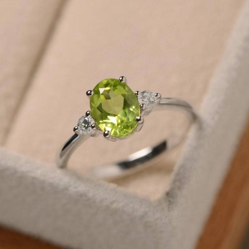 Natürlicher Peridot Ring Silber, Ovaler Edelstein, August Geburtsstein, Cocktailringe Für Frauen von LuoJewelry