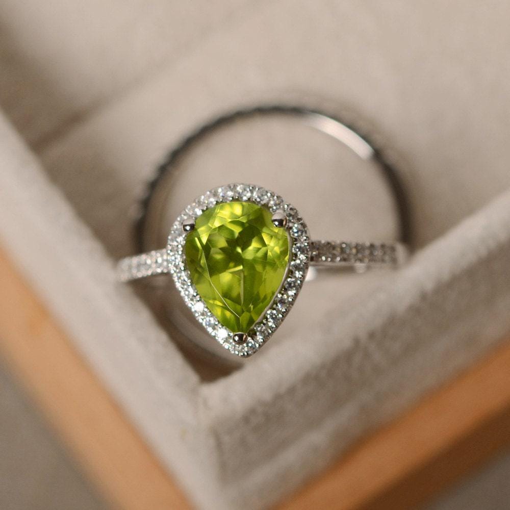 Natürlicher Peridot-Versprechensring, Birnenschliff, Massives Silber, August Geburtsstein, Stapelbarer Ring, 2 Ringe Hochzeitsset von LuoJewelry