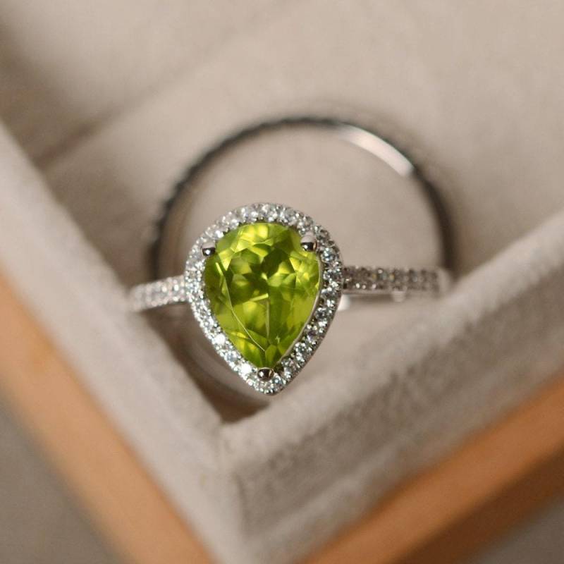 Natürlicher Peridot-Versprechensring, Birnenschliff, Massives Silber, August Geburtsstein, Stapelbarer Ring, 2 Ringe Hochzeitsset von LuoJewelry