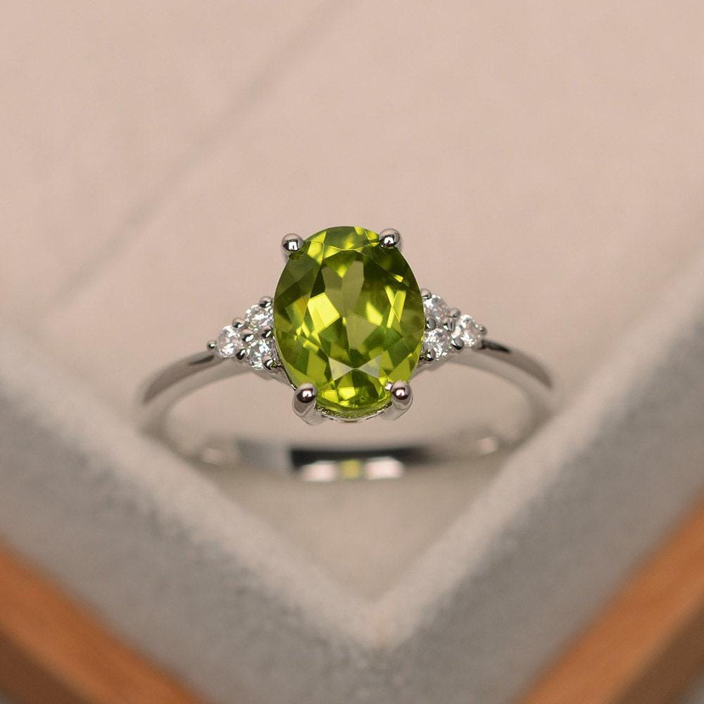 Natürlicher Peridotring, Cocktailring, Ovaler Schnitt, Grüner Edelsteinring, August Geburtsstein von LuoJewelry