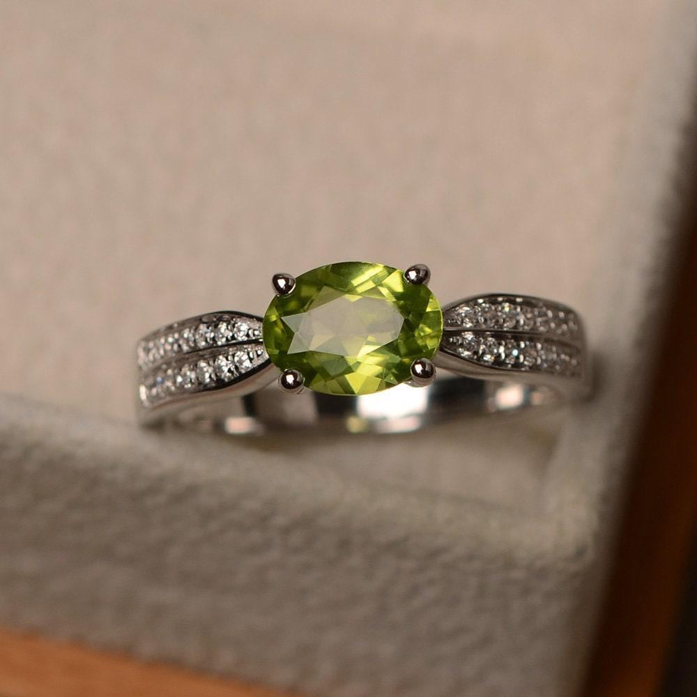 Natürlicher Peridotring, Ring Aus Sterlingsilber, Peridotring Mit Ovalem Schnitt, Geburtssteinring August, Ostwestring von LuoJewelry
