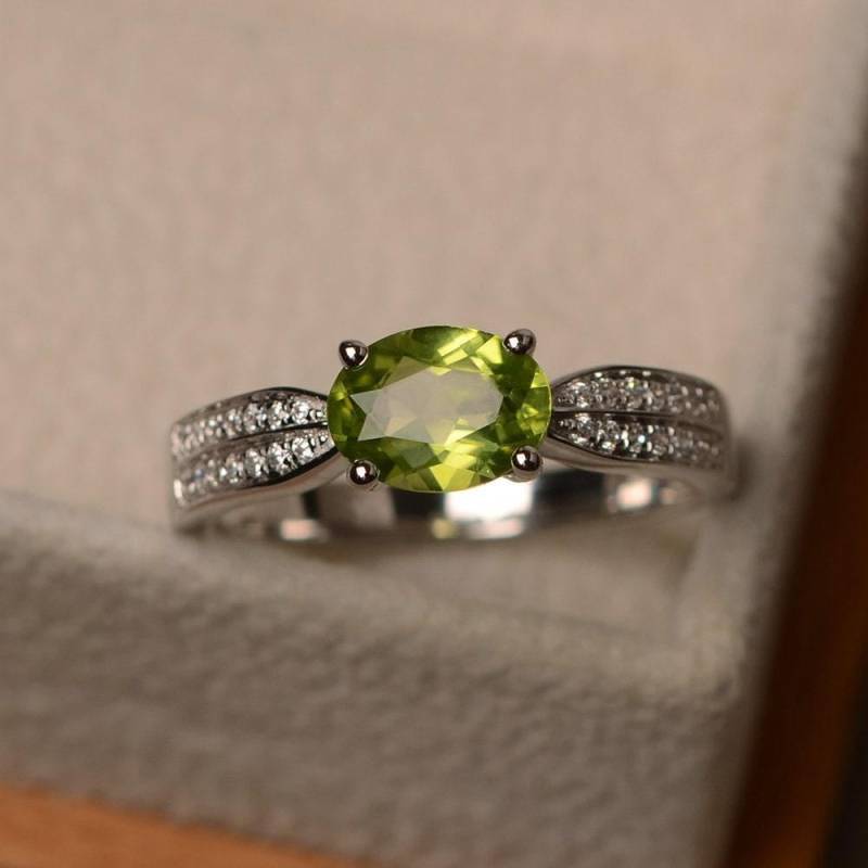 Natürlicher Peridotring, Ring Aus Sterlingsilber, Peridotring Mit Ovalem Schnitt, Geburtssteinring August, Ostwestring Natürlicher Peridotring, Ring Aus Sterlingsilber, Peridotring Mit Ovalem Schnitt, Geburtssteinring August, Ostwestring von LuoJewelry