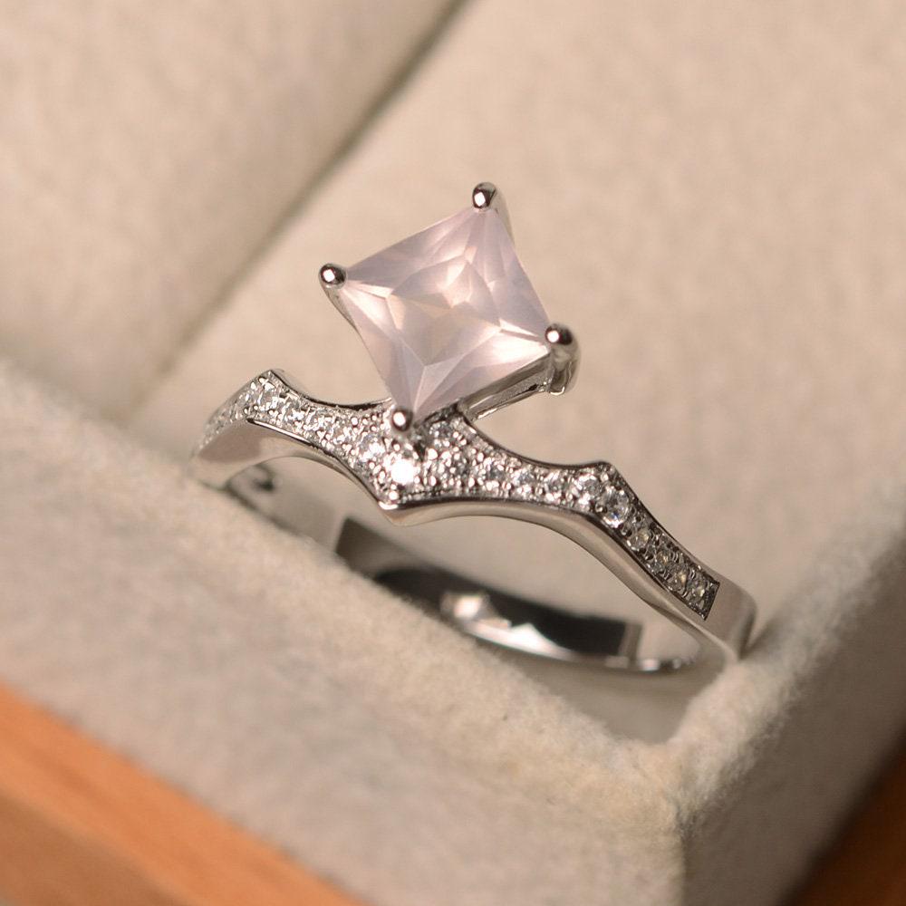 Natürlicher Rosa Quarzring, Drachen-Setzring, Princess Cut Quarz, Sterlingsilber, 4-Fach Versprechensring von LuoJewelry