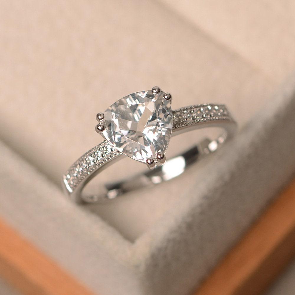 Natürlicher Weißer Topasring, Versprechensring, Edelstein Im Trillionschliff, Sterlingsilberring von LuoJewelry