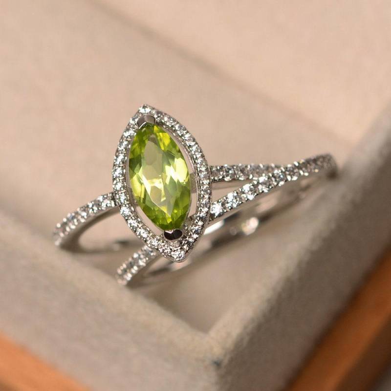 Peridot Verlobungsring, Gelb Grüner Edelstein Im Marquise Schliff, Sterling Silber Ring, August Geburtsstein von LuoJewelry