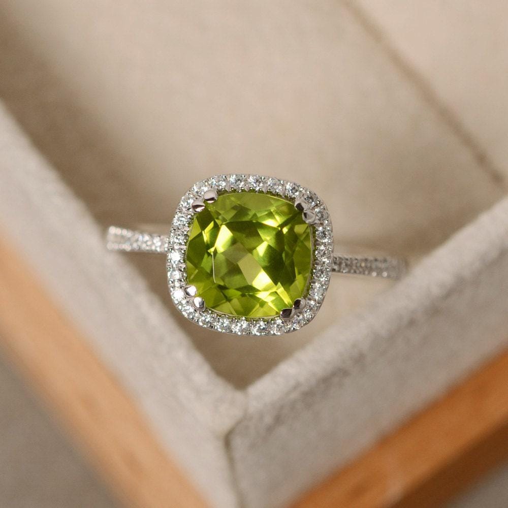 Peridot Verlobungsring, Sterling Silber, Im Kissenschliff, August Geburtsstein Ring, Natürlicher Edelstein von LuoJewelry