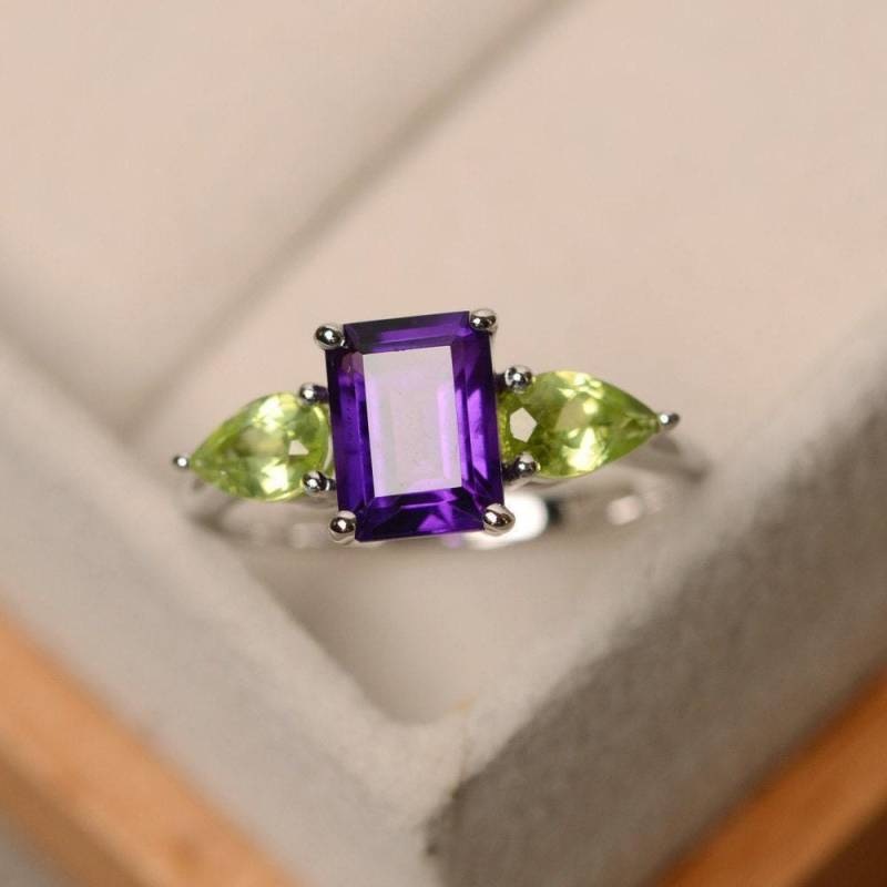 Personalisierter Amethyst Und Peridot Ring, Sterling Silber, Smaragdschliff, Februar/August Geburtsstein Ring Personalisierter Amethyst Und Peridot Ring, Sterling Silber, Smaragdschliff, Februar/August Geburtsstein Ring von LuoJewelry