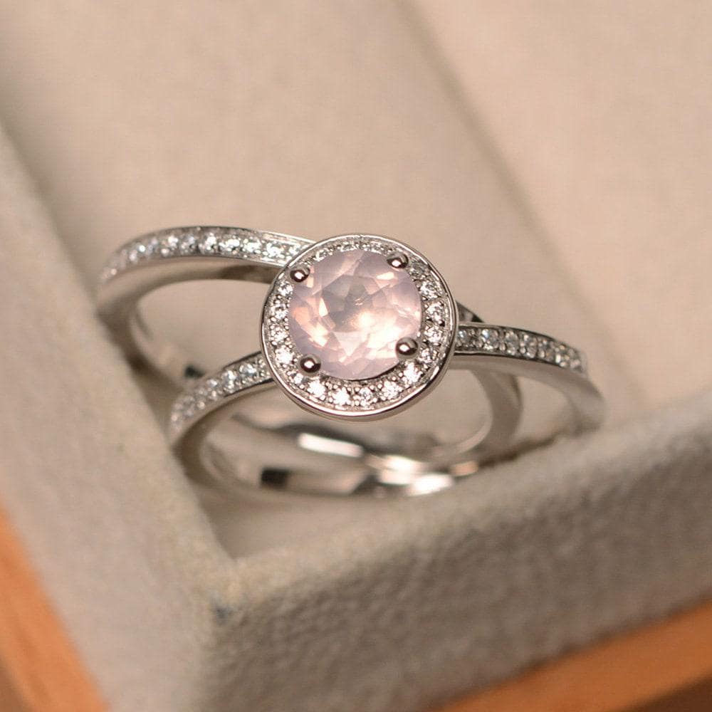 Rosa Quarz Ring, Halo Ring in Brillantform, Verlobungsring Mit Band, Jubiläumsring von LuoJewelry