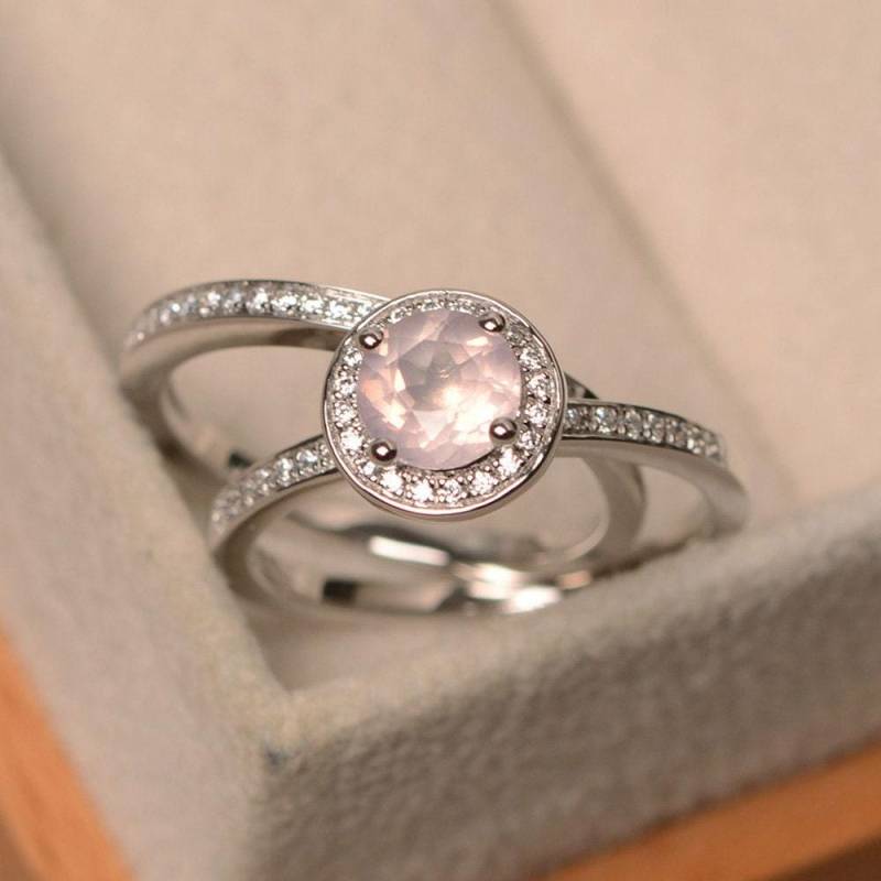 Rosa Quarz Ring, Halo Ring in Brillantform, Verlobungsring Mit Band, Jubiläumsring Rosa Quarz Ring, Halo Ring in Brillantform, Verlobungsring Mit Band, Jubiläumsring von LuoJewelry