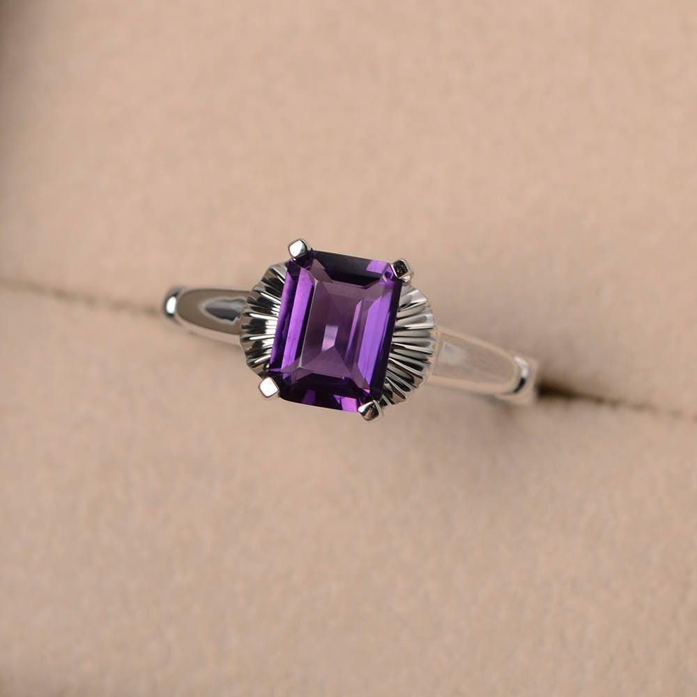 Solitärring, Ehering, Natürlicher Amethystring, Lila Edelsteinring, Silberring, Smaragdschliff, Februar Geburtsstein von LuoJewelry