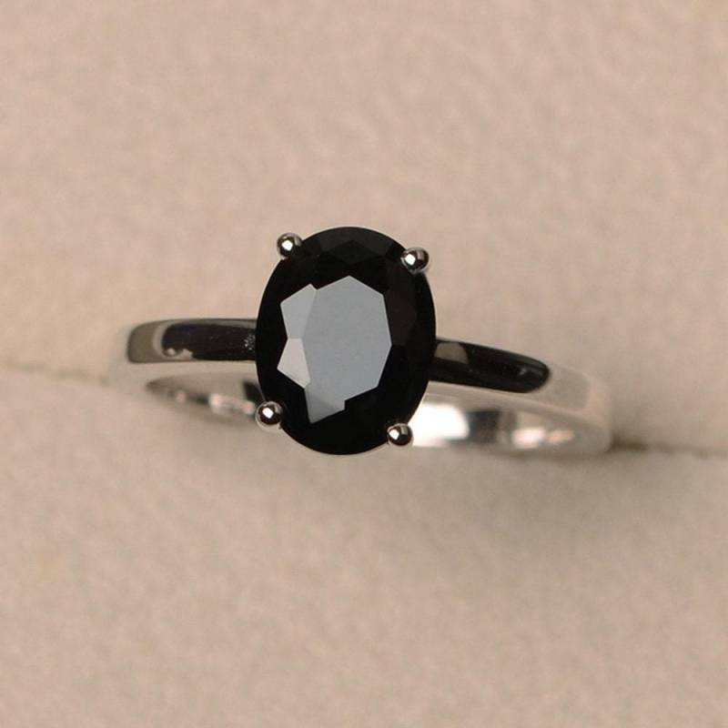 Solitärring, Natürlicher Schwarzer Spinellring, Edelsteinring Im Ovalschliff, Sterling Silberring, Brautring Für Frau Solitärring, Natürlicher Schwarzer Spinellring, Edelsteinring Im Ovalschliff, Sterling Silberring, Brautring Für Frau von LuoJewelry