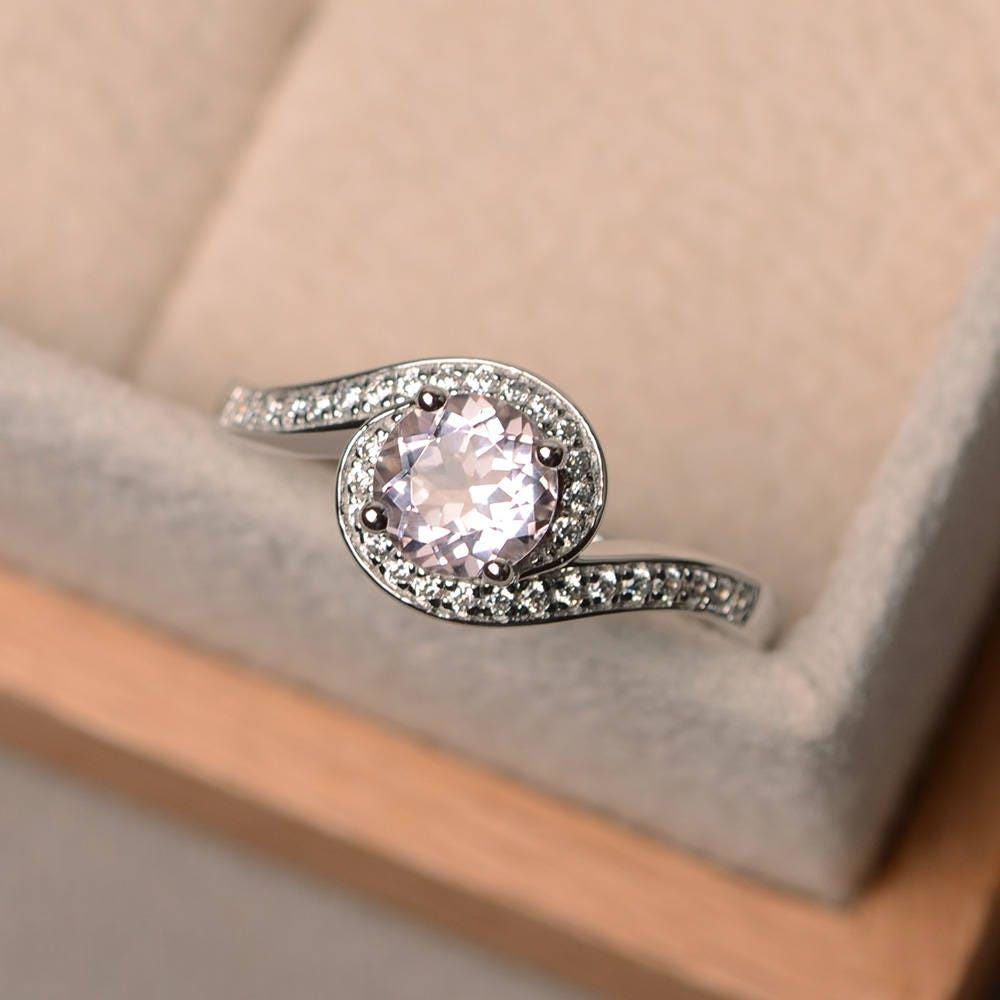 Verlobungsring, Natürlicher Rosa Morganit Ring, Rundschliff Edelstein Massiver Sterling Silber Ring von LuoJewelry