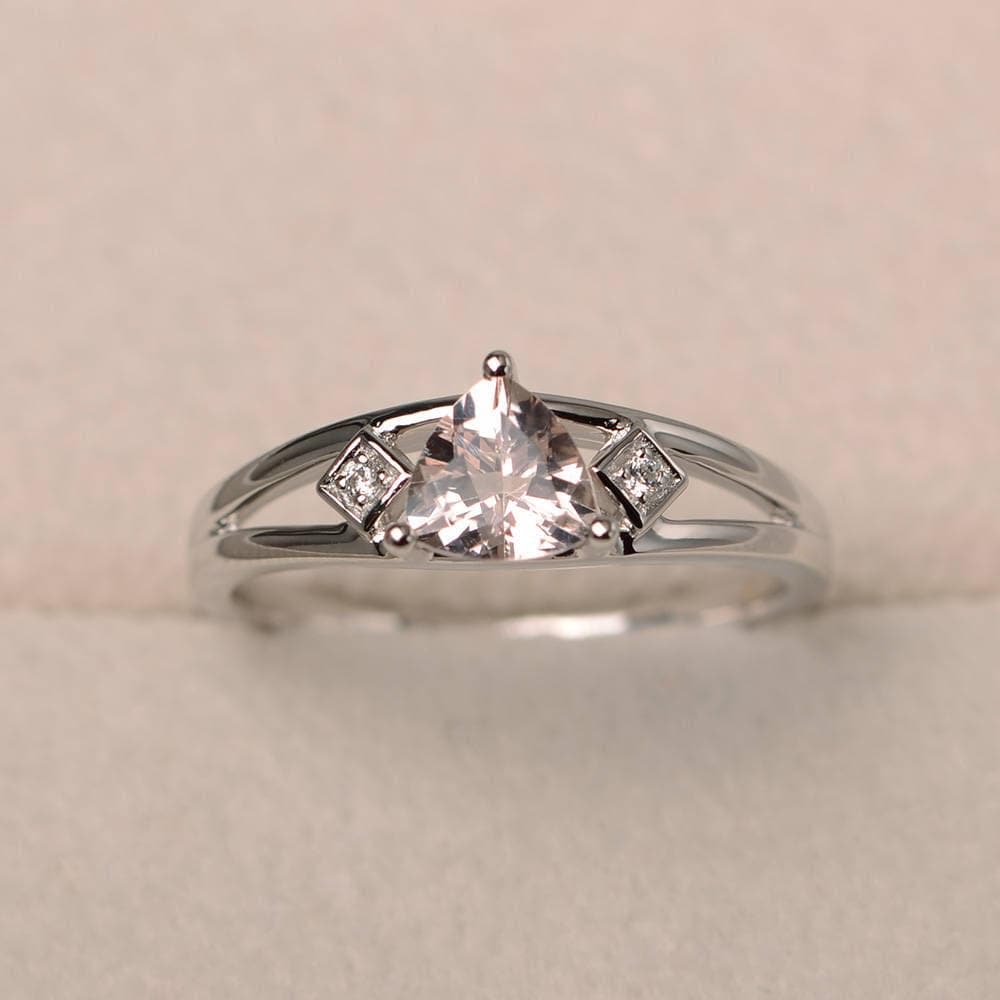 Versprechen Ring, Natürlicher Rosa Morganit Trillion Geschnitten Edelstein, Sterling Silber Ring von LuoJewelry