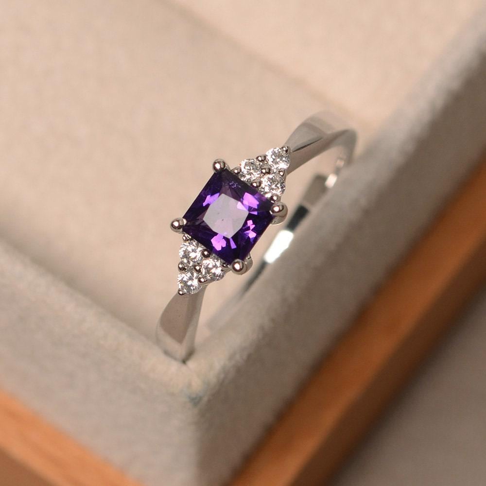 Weißgold Ring Mit Princess Cut, Amethyst Verlobungsring, Februar Geburtsstein, Jahrestagsgeschenke von LuoJewelry