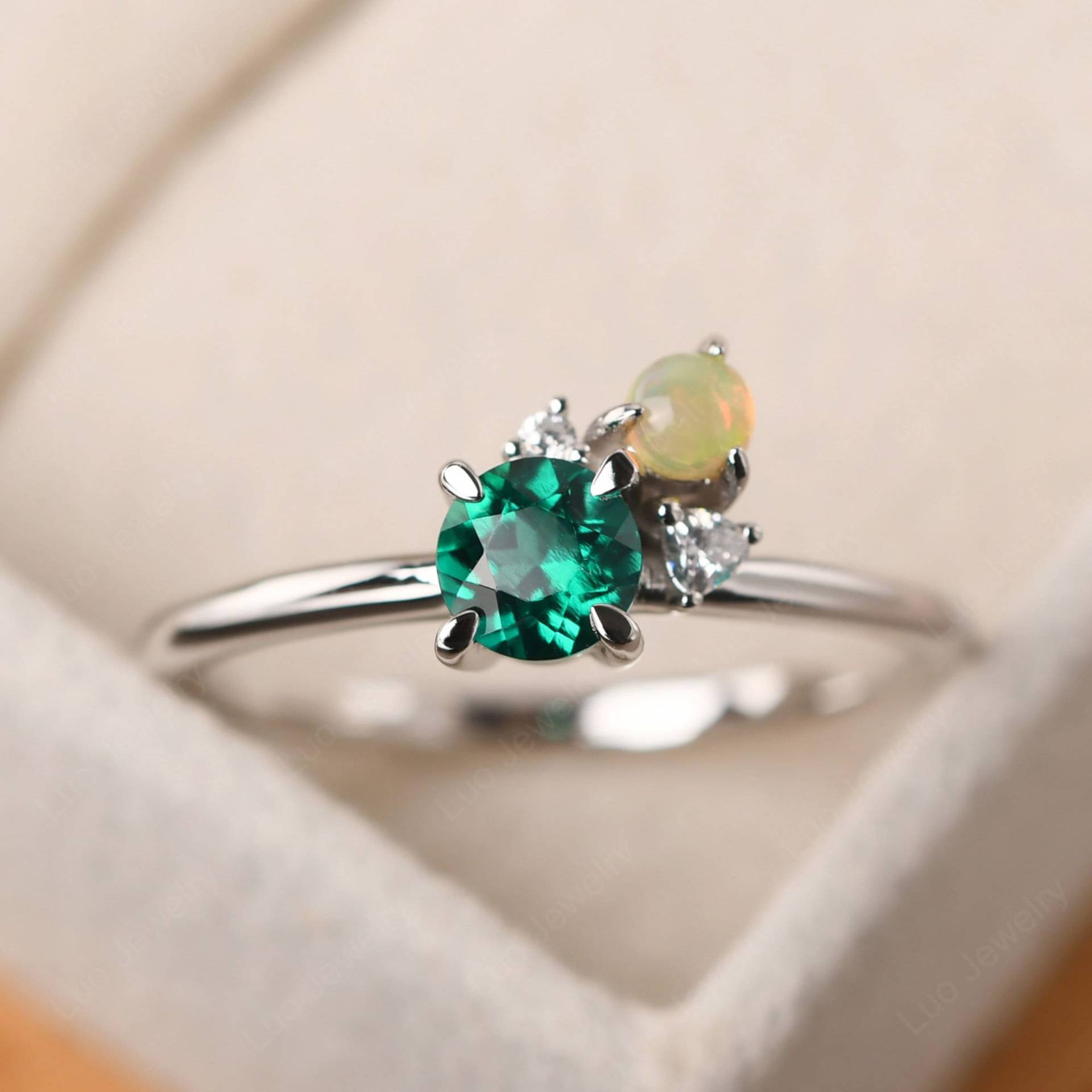 Zarter Smaragd Ehering Mit Opal, Sterling Silber, Runde Form Mai Oktober Geburtsstein Ring von LuoJewelry