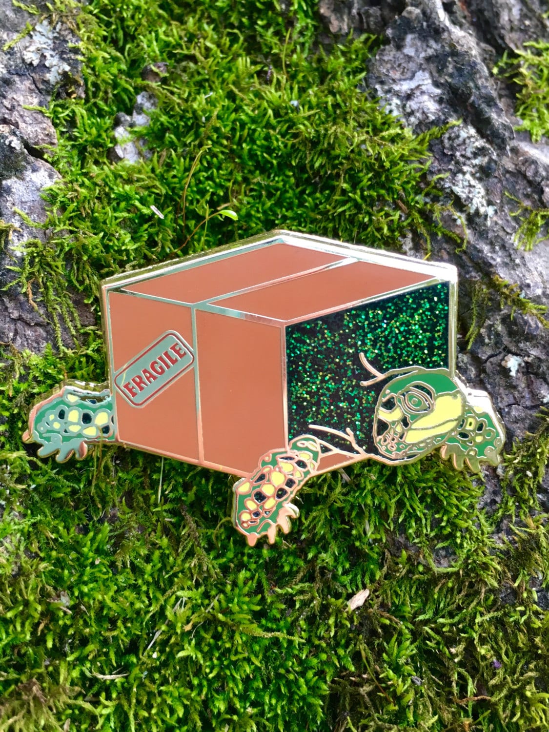 Box Schildkröte Emaille Pin Box Schildkröte Emaille Pin von LupineForestArt