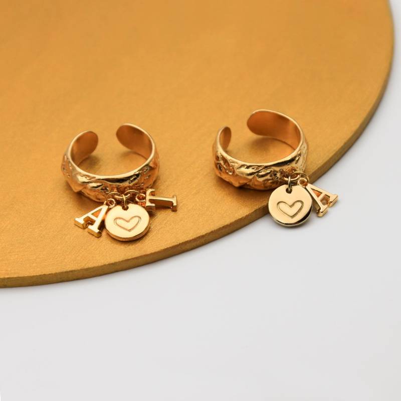 Personalisierter Anfangsring Vergoldeter Buchstabeanhänger, Verstellbares Band von LureaStudio