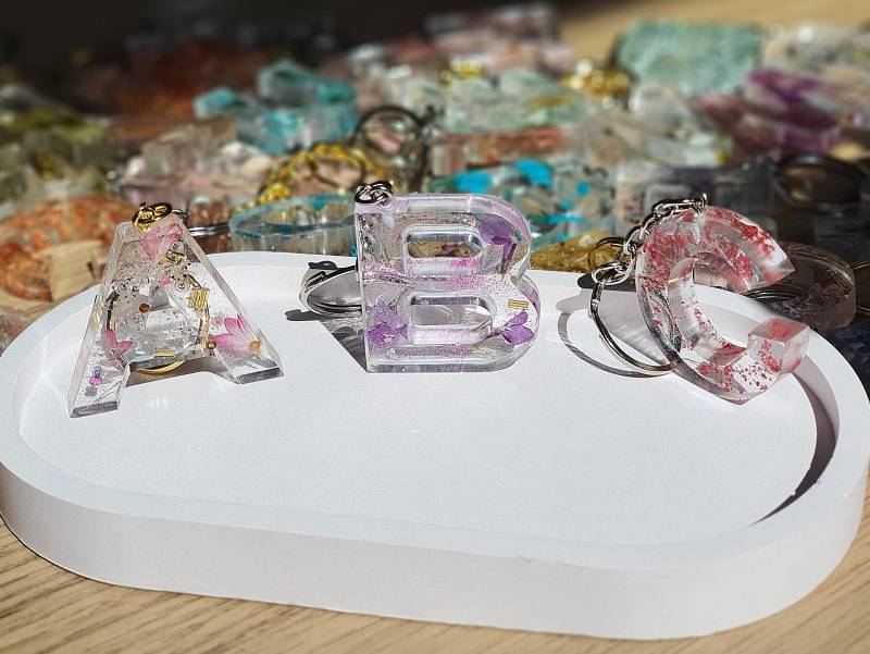 Personalisierte Buchstaben Schlüsselanhänger Mit Getrockneten Blumen, Geschenkidee, Accessoire von LusKreativchaos