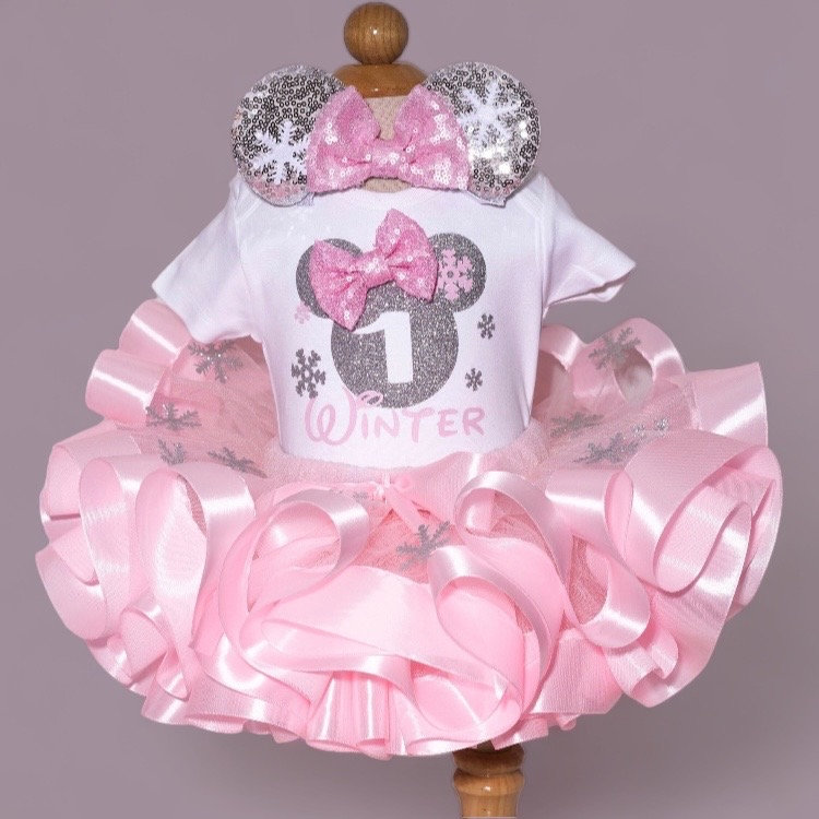Silber Und Pinkes Minnie Maus Geburtstags Outfit. Winterliches Geburtstagsoutfit von LushParadiseBoutique