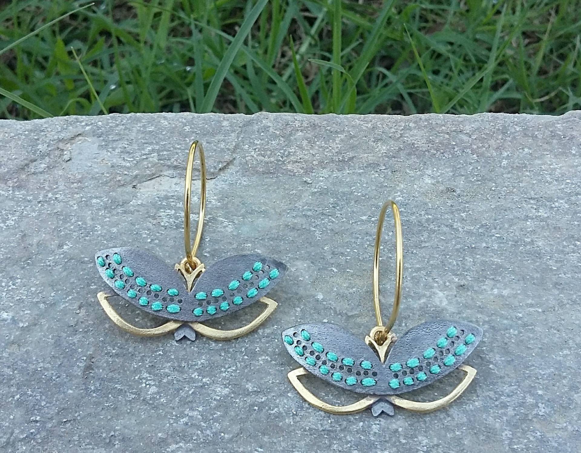 Gestickte Schmetterlingsflügel Ohrringe Gold & Schwarzes Sterling Silber Gestickte Schmetterlingsflügel Ohrringe Gold & Schwarzes Sterling Silber von LussuMarsoJewelry