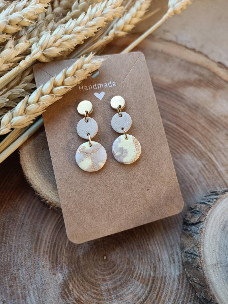 Polymerclay Ohrringe, Zarte Leichte Fimo, Handmade, Statementohrringe, Beige Edelstahlschmuck, Ohrstecker von LustaufMeer