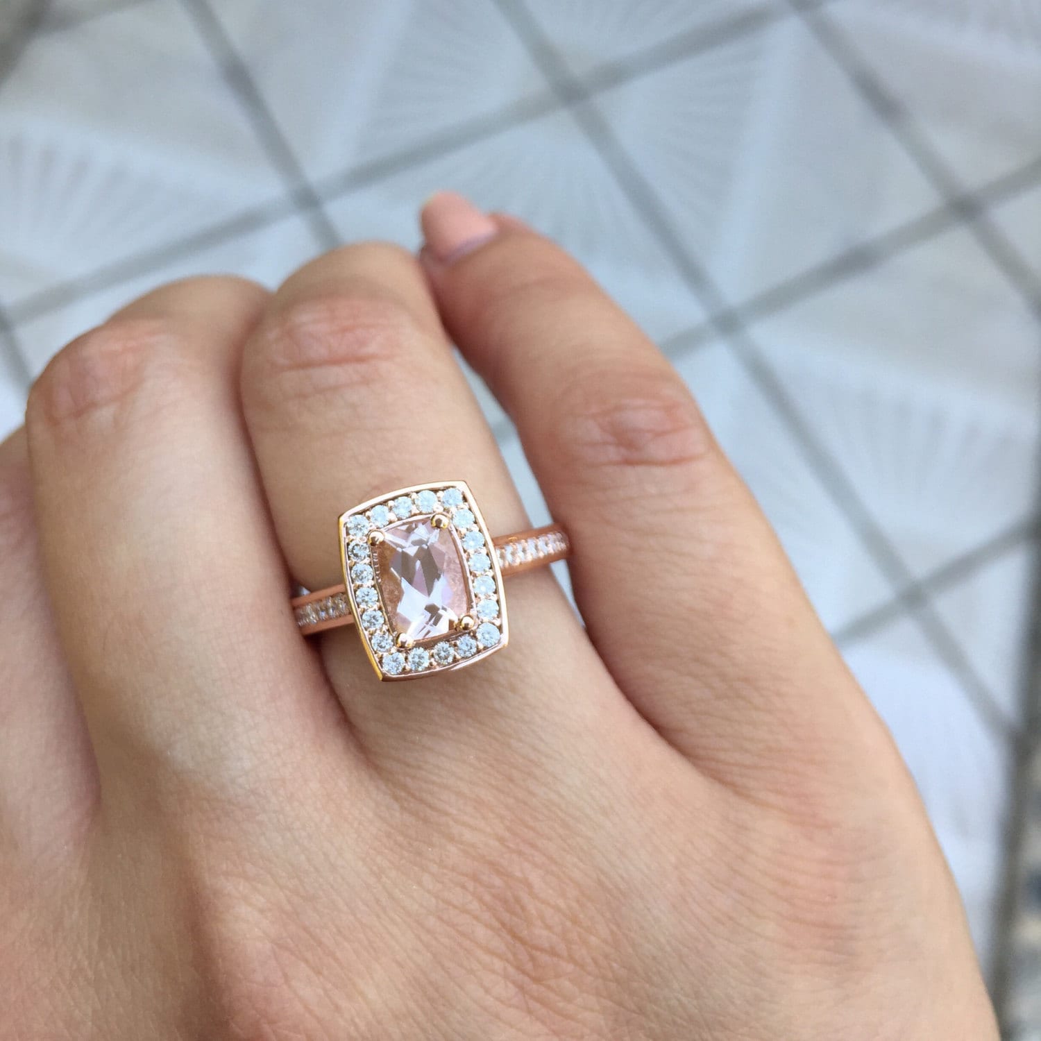14K Rose Gold Kissen Geschnitten Morganit Ring Mit Diamanten von LusterLaValliere
