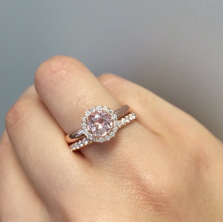 Hochzeits-Set - 14 K Rose Gold Morganit Verlobungsring Mit Passenden Ehering von LusterLaValliere