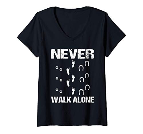 Damen Hund Pferd Reiter - Never Walk Alone Hund Pferd Reit T-Shirt mit V-Ausschnitt Damen Hund Pferd Reiter - Never Walk Alone Hund Pferd Reit T-Shirt mit V-Ausschnitt von Lustig Hunde Pferd Zubehör & Geschenk