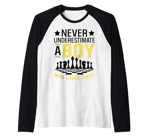 Never Underestimate A Boy Who Loves Chess Raglan von Lustige Schachspieler Geschenke Chess by DIMMERCH