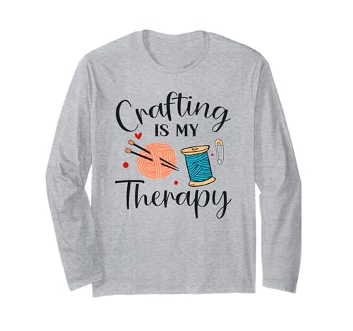 Handarbeit ist meine Therapie Basteln Wolle Stricknadeln Langarmshirt Handarbeit ist meine Therapie Basteln Wolle Stricknadeln Langarmshirt von Lustiger Spruch Sticken Nähen Stricken Häkeln