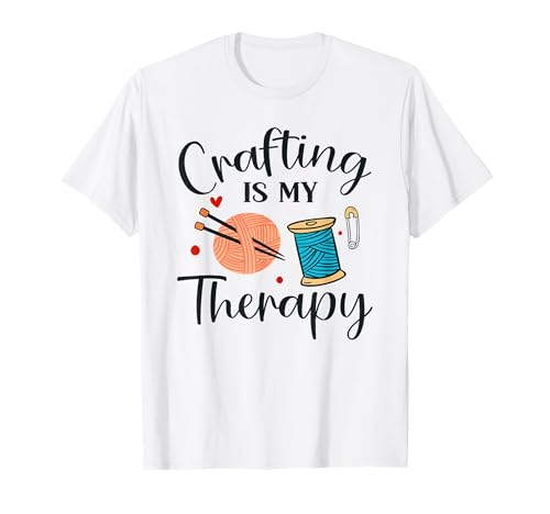 Handarbeit ist meine Therapie Basteln Wolle Stricknadeln T-Shirt Handarbeit ist meine Therapie Basteln Wolle Stricknadeln T-Shirt von Lustiger Spruch Sticken Nähen Stricken Häkeln
