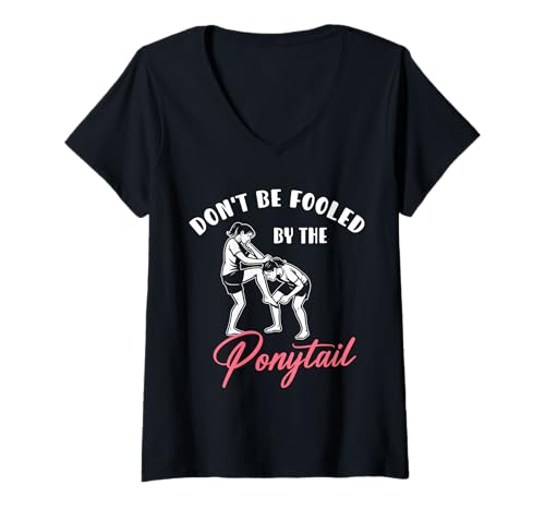 Damen Dont Be Fooled by The Ponytail Krav MAGA Martial Arts T-Shirt mit V-Ausschnitt Damen Dont Be Fooled by The Ponytail Krav MAGA Martial Arts T-Shirt mit V-Ausschnitt von Lustiges Kampfkunst Design Idee