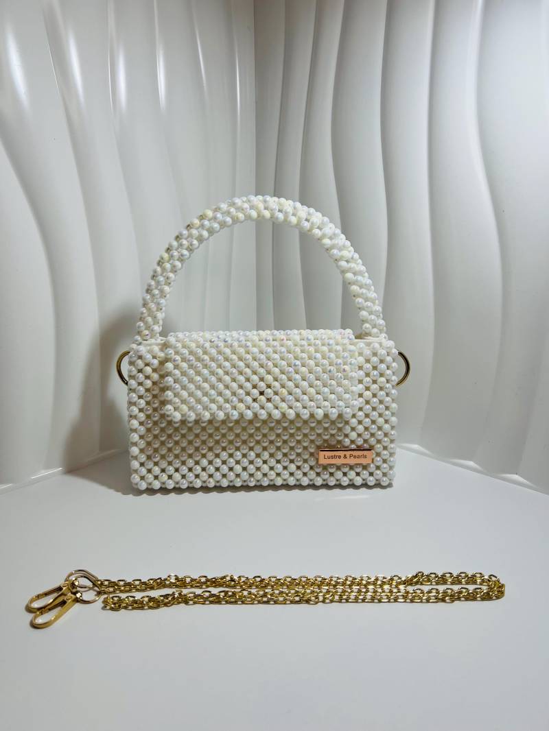 Elegante Handgemachte Weiße Perlentasche - Zeitloses & Schickes Accessoire von LustrePearlsGK