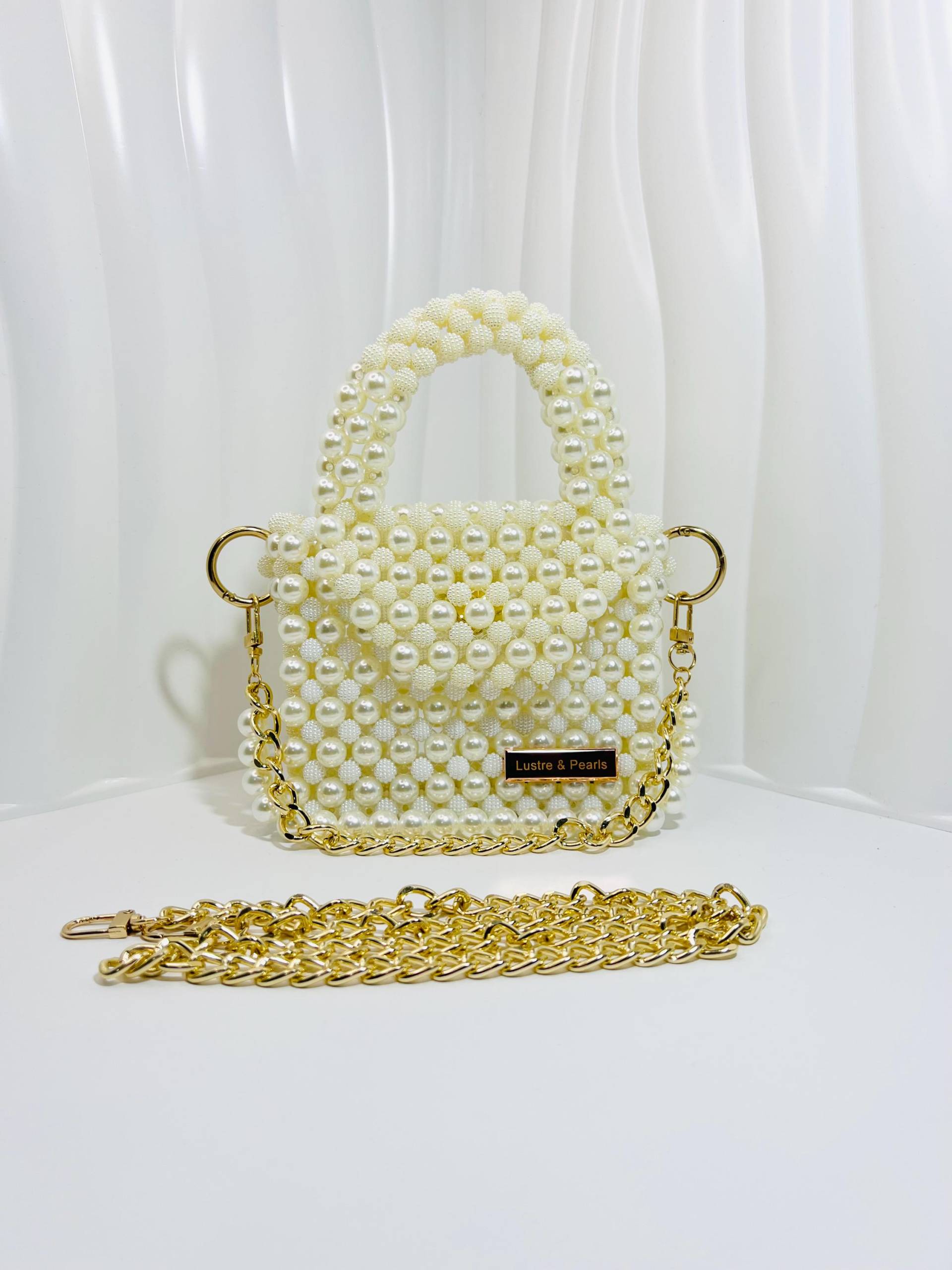 Schicke Handgefertigte Mehrfarbige Perlentasche - Acrylperlen Und Perlen Mit Goldener Kette Schicke Handgefertigte Mehrfarbige Perlentasche - Acrylperlen Und Perlen Mit Goldener Kette von LustrePearlsGK