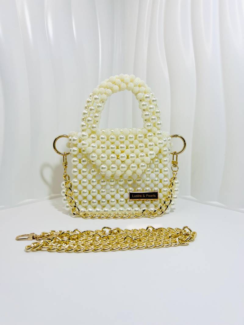 Schicke Handgefertigte Mehrfarbige Perlentasche - Acrylperlen Und Perlen Mit Goldener Kette von LustrePearlsGK