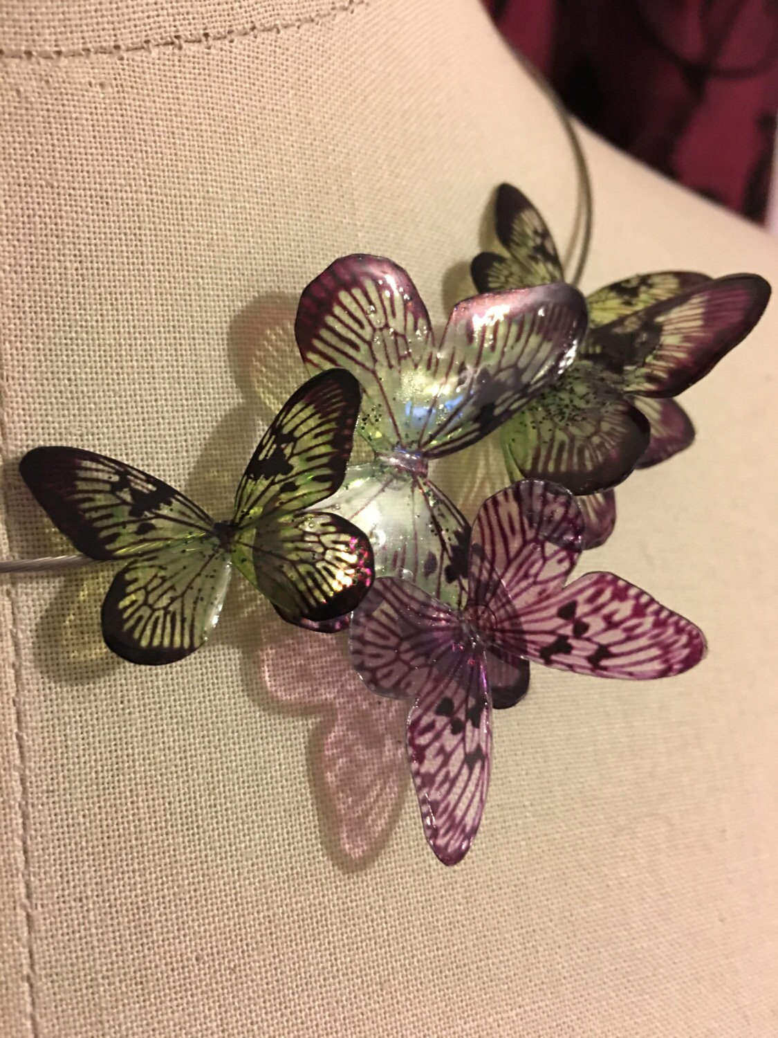 Drehmoment Halskette Mit Schmetterlingen "Lepidoptera Buntglas" Drehmoment Halskette Mit Schmetterlingen "Lepidoptera Buntglas" von LustynWonderland