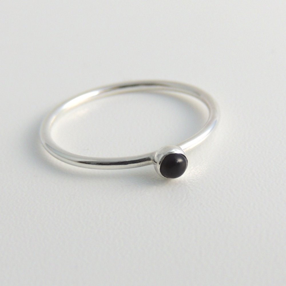 3 Mm Schwarzer Onyx Ring Sterling Silber Stapelring Kleiner Stein von LuttrellStudio