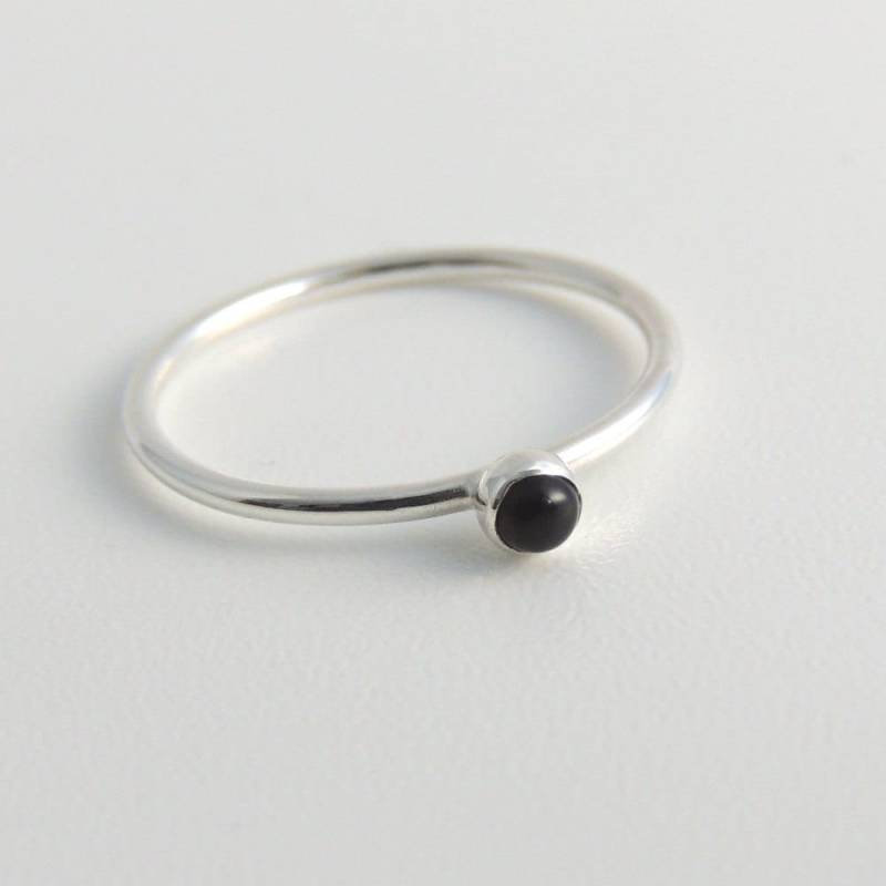 3 Mm Schwarzer Onyx Ring Sterling Silber Stapelring Kleiner Stein 3 Mm Schwarzer Onyx Ring Sterling Silber Stapelring Kleiner Stein von LuttrellStudio
