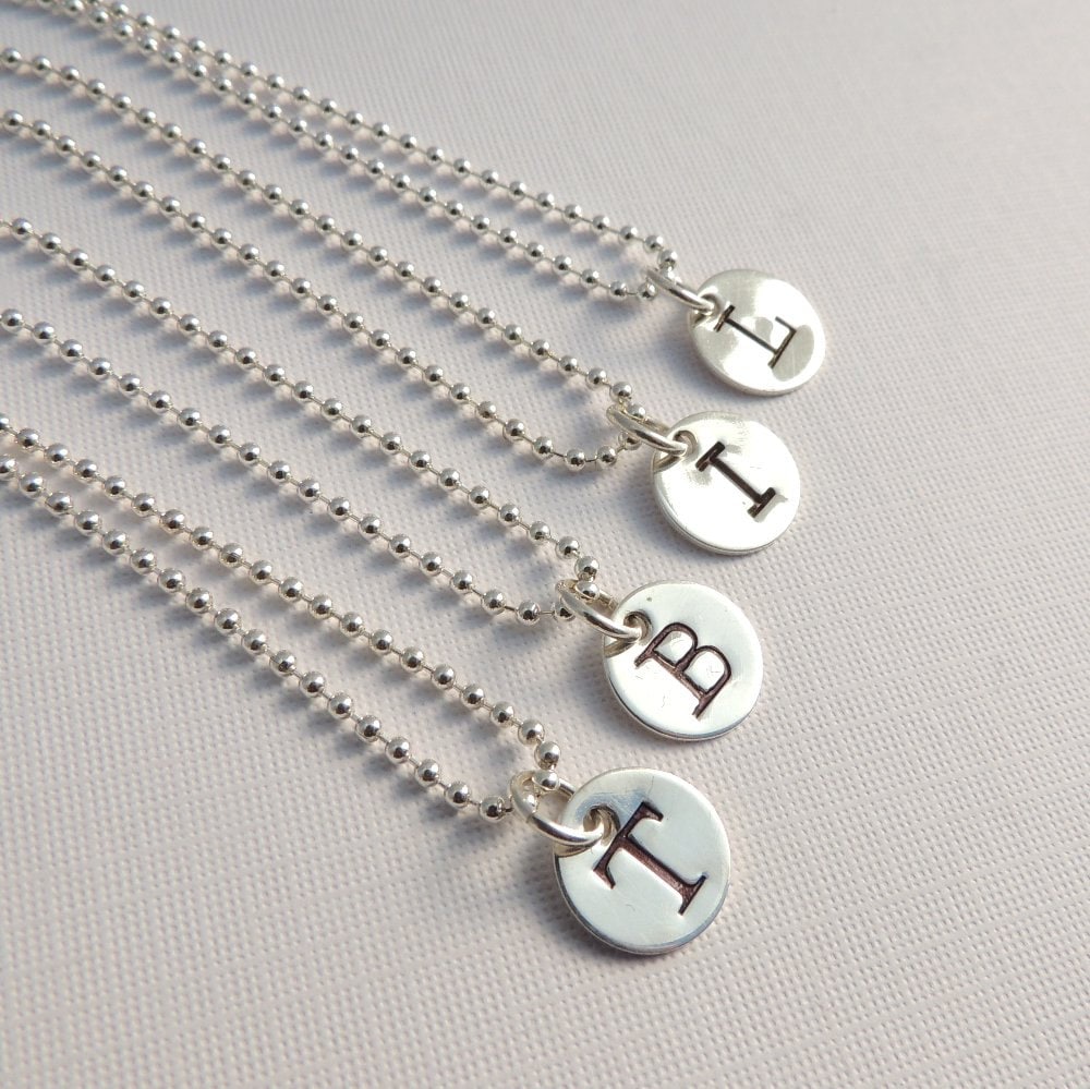 Initiale Halskette Sterling Silber Personalisierter Schmuck Benutzerdefinierter Großbuchstaben Schreibmaschine Schrift von LuttrellStudio