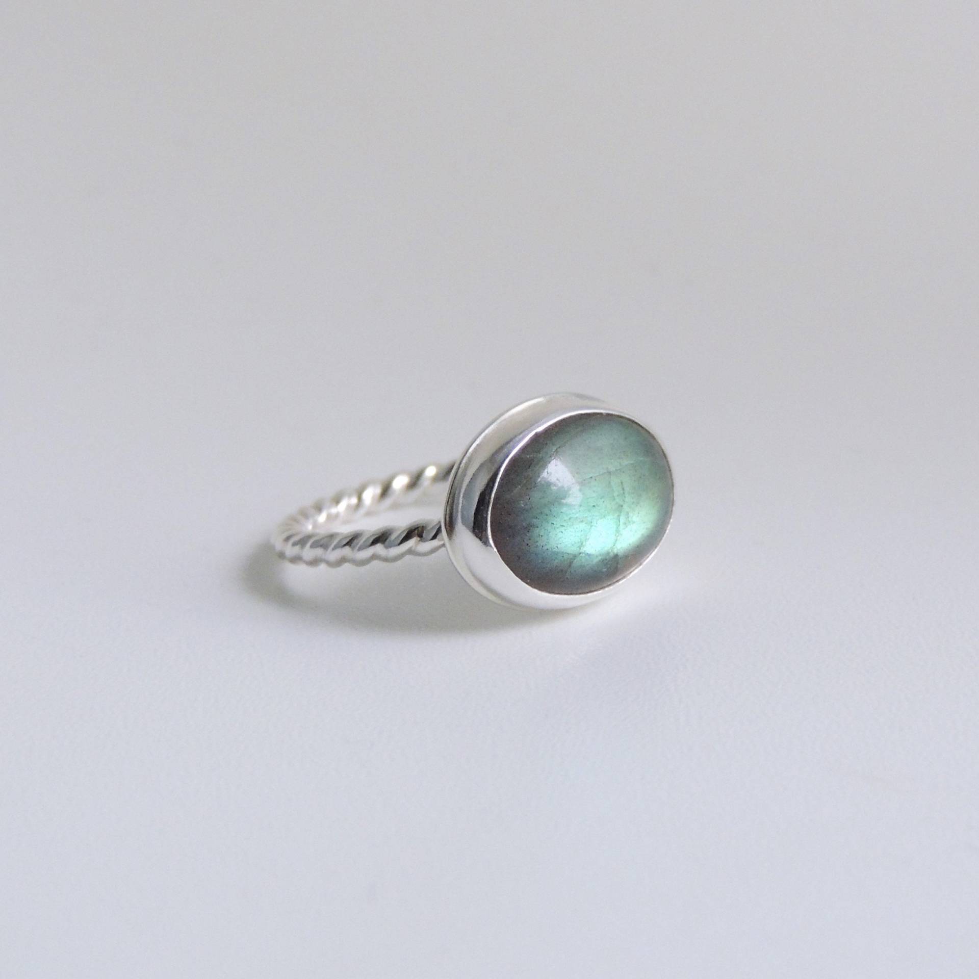 Labradorit Ring Sterling Silber Lünette Set Oval Blau Grün Edelstein-Ring von LuttrellStudio